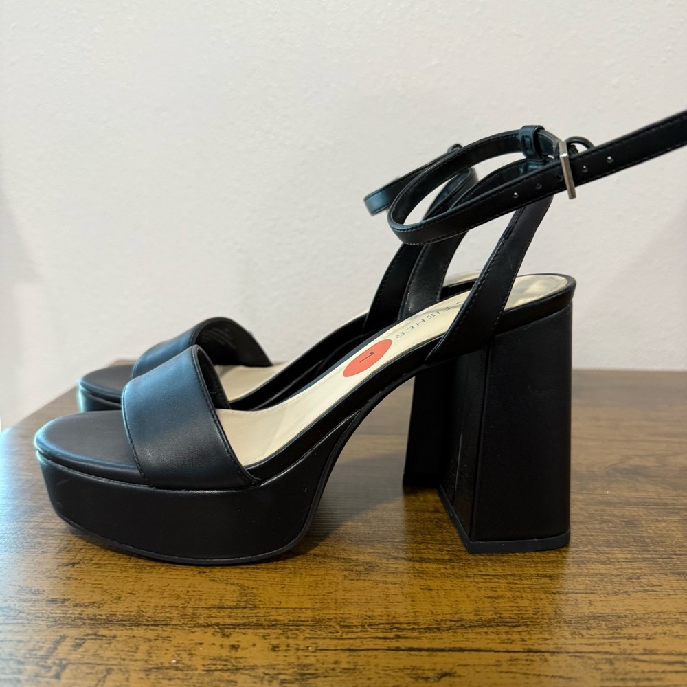 Marc Fisher Black platform sandals